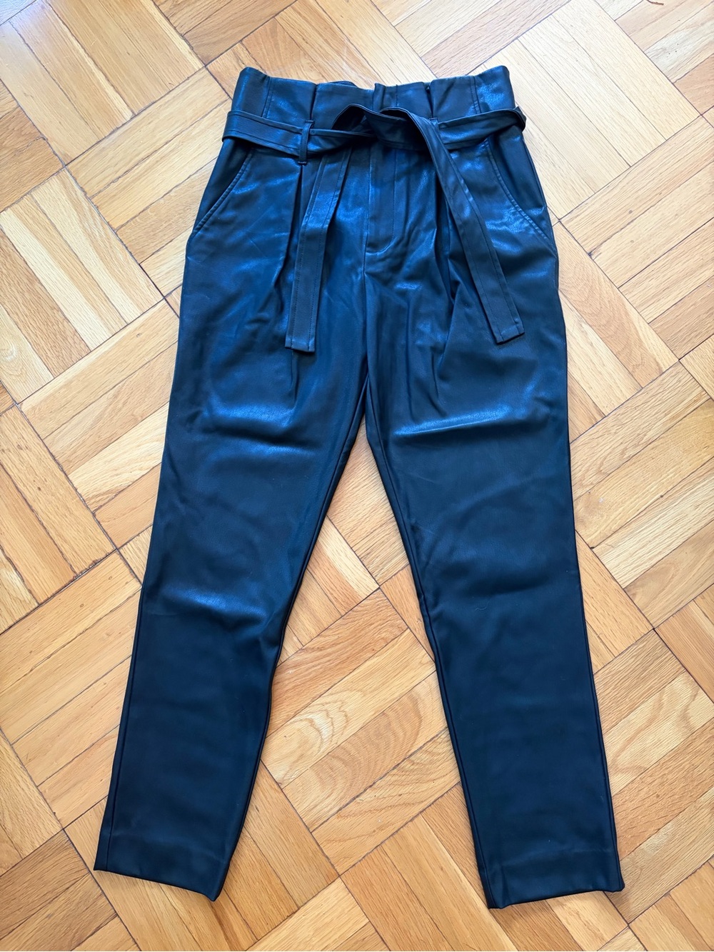 DNKY Women’s Sz 2 Black Faux Leather Paperbag High Waist Pants w Belt & pockets